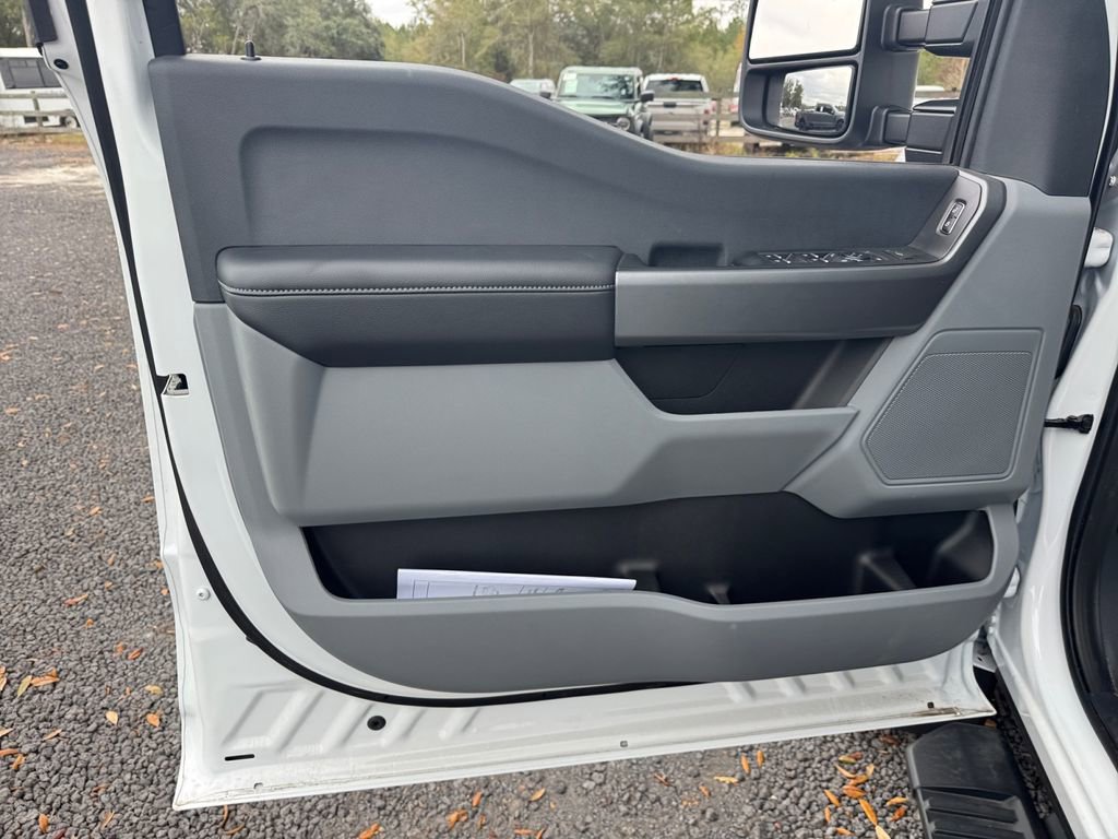 New 2025 Ford F450 XLT w/ XLT Value Package image 28