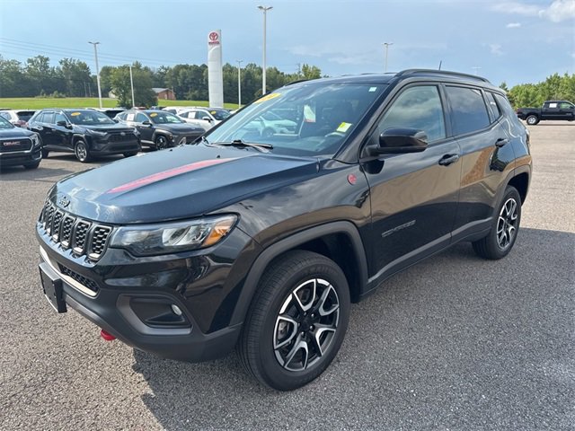 Used 2024 Jeep Compass Trailhawk image 7