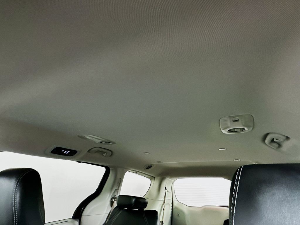 Used 2023 Chrysler Pacifica Touring-L FWD image 20