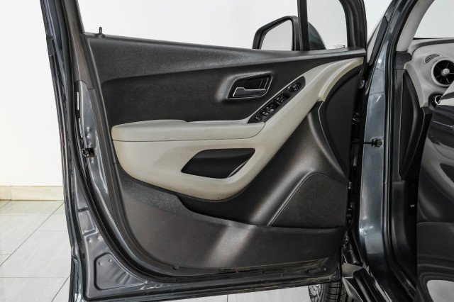 Used 2016 Chevrolet Trax LT w/ LT Convenience Package image 38