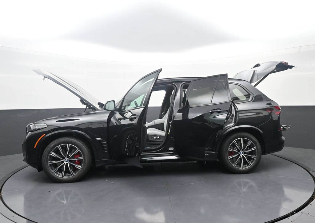 New 2026 BMW X5 xDrive50e w/ M Sport Package AWD/4WD image 41