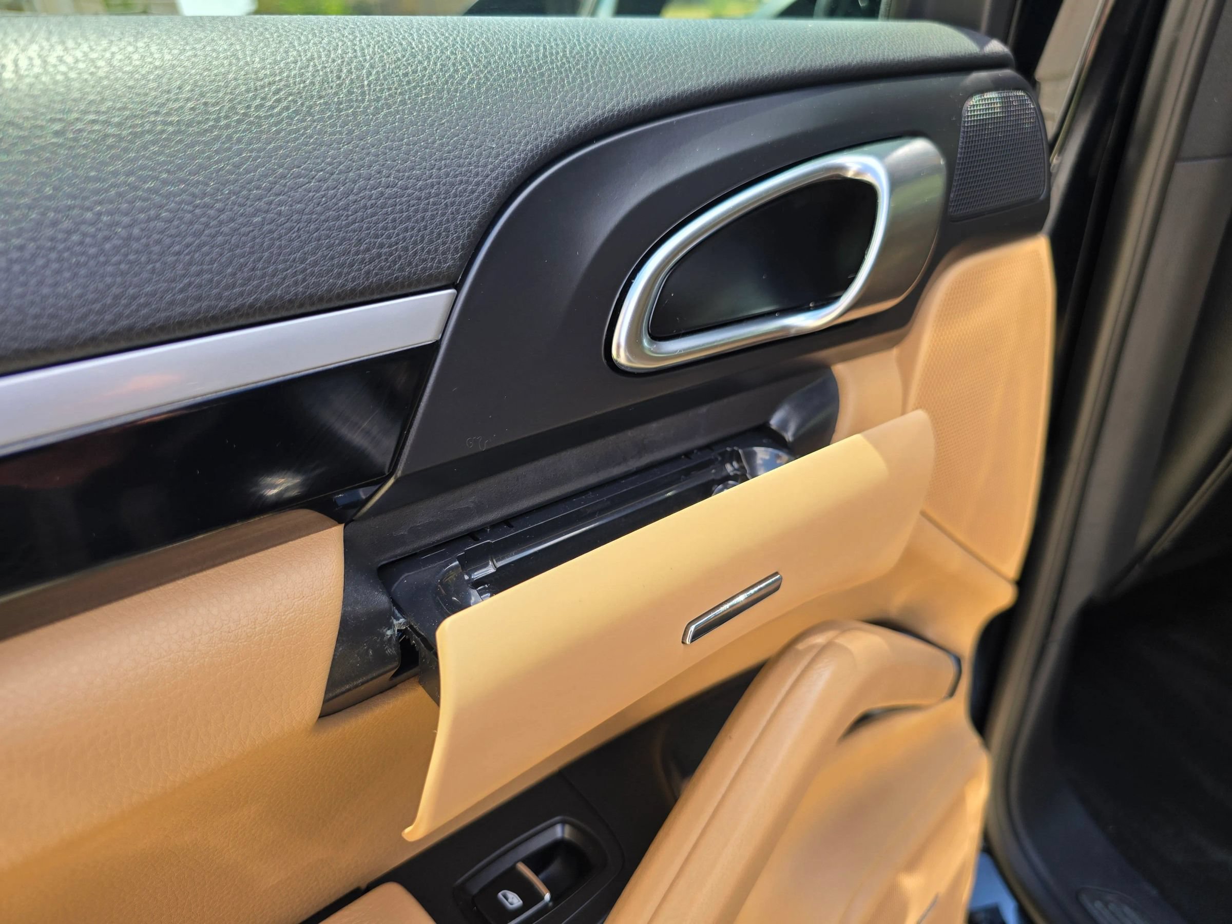 Used 2014 Porsche Cayenne Platinum Edition AWD/4WD image 47