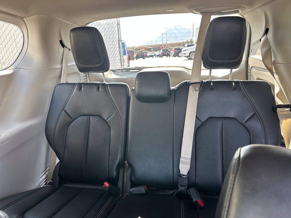 Certified 2024 Chrysler Pacifica Touring-L FWD image 9