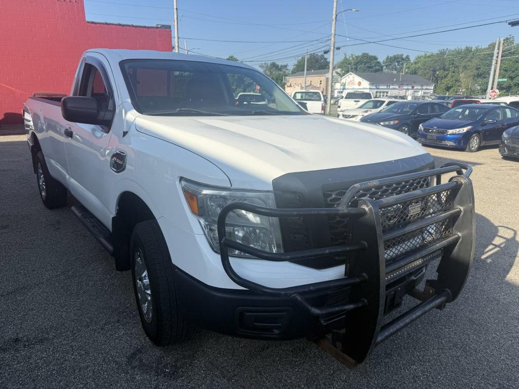 Used 2017 Nissan Titan S image 6