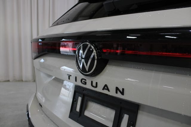 New 2026 Volkswagen Tiguan SE R-Line AWD/4WD image 32
