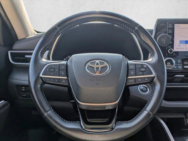Used 2020 Toyota Highlander XLE image 11