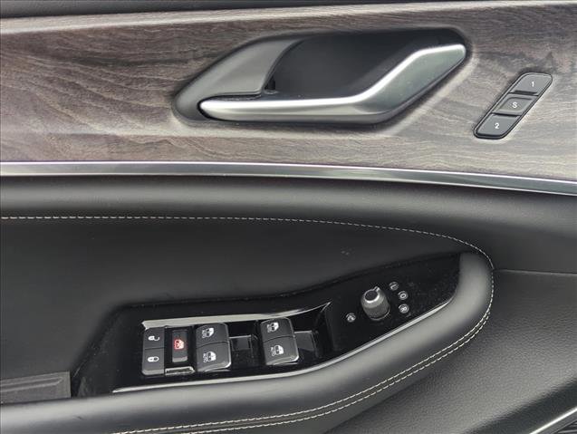 Used 2023 Jeep Grand Cherokee Overland image 8