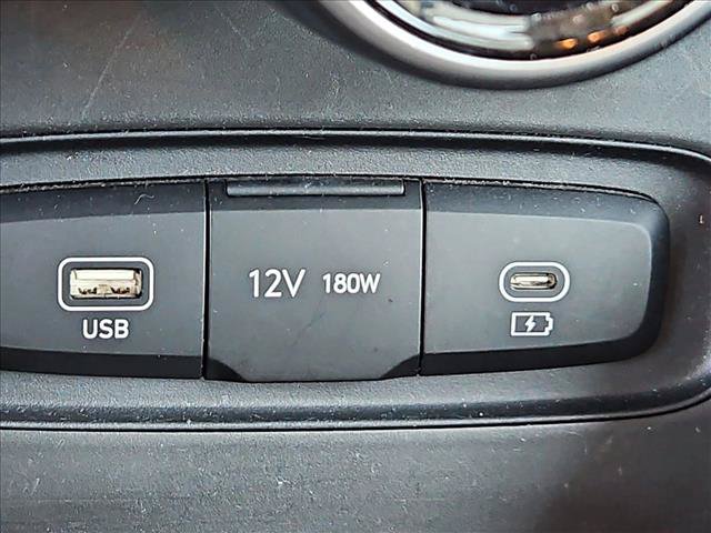 Certified 2025 Hyundai Venue SEL FWD image 28