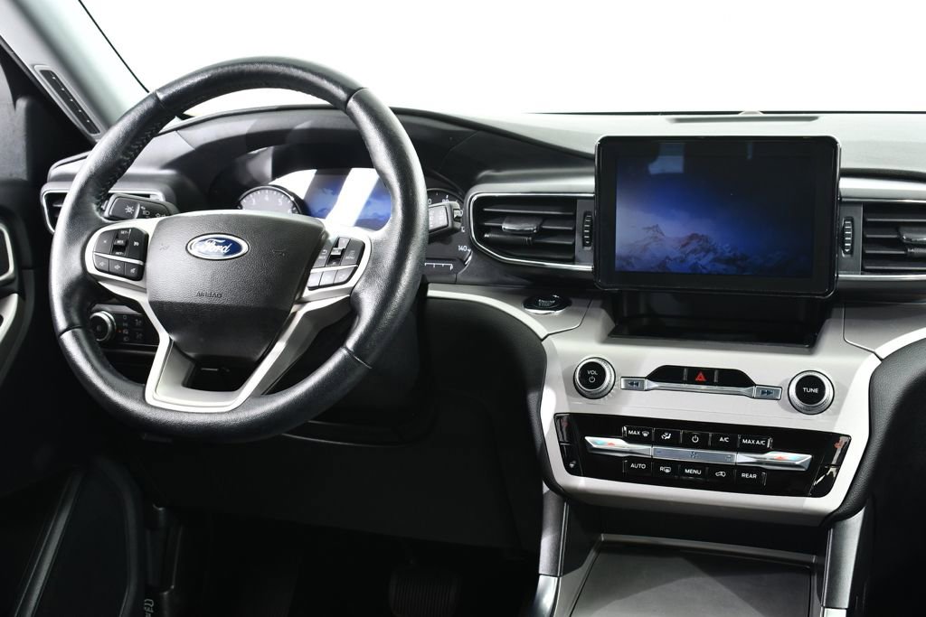 Used 2022 Ford Explorer XLT w/ Equipment Group 202A AWD/4WD image 8