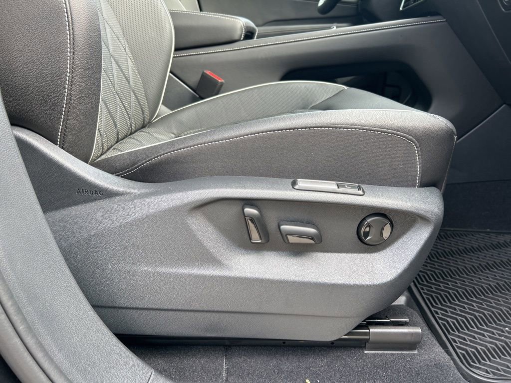 Used 2025 Volkswagen Atlas SEL Premium R-Line image 43