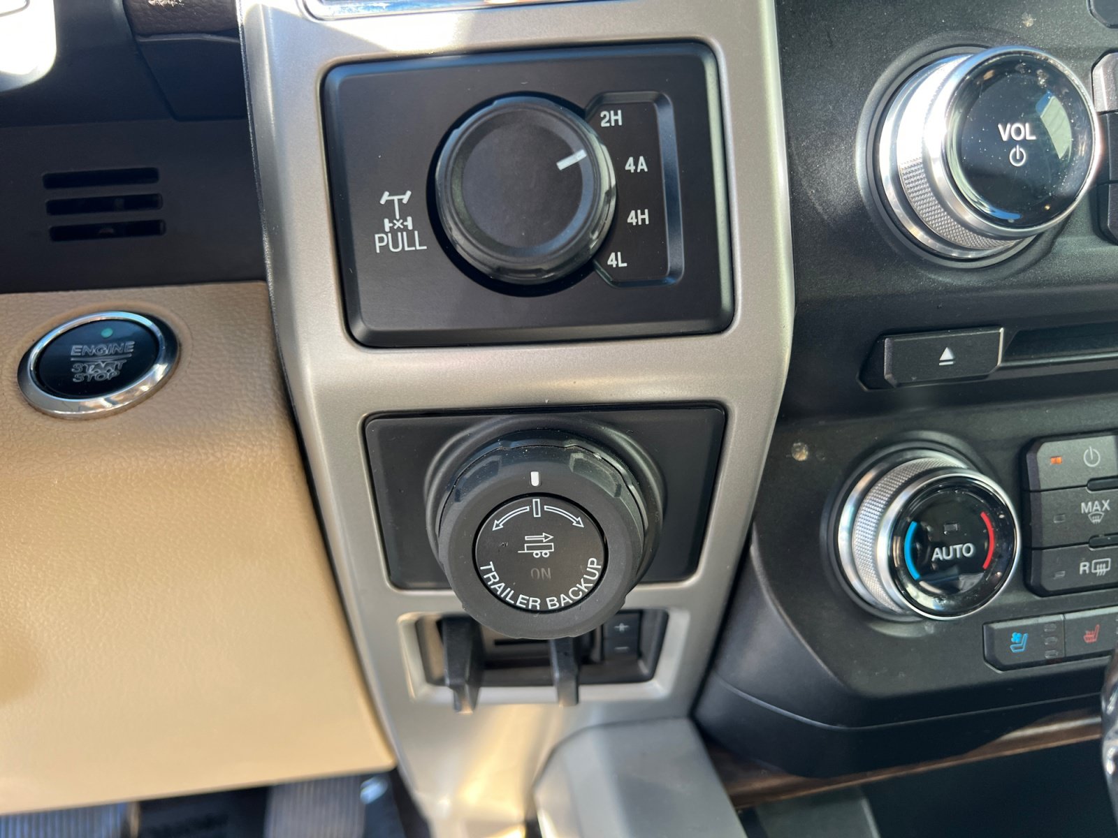Used 2018 Ford F150 Lariat w/ Equipment Group 502A Luxury AWD/4WD image 22