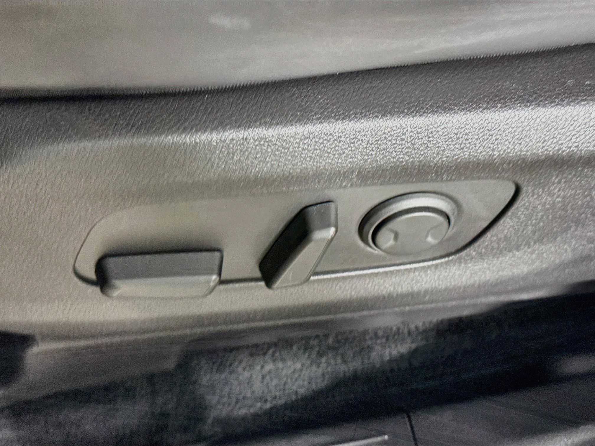 Used 2023 Kia Carnival EX FWD image 24