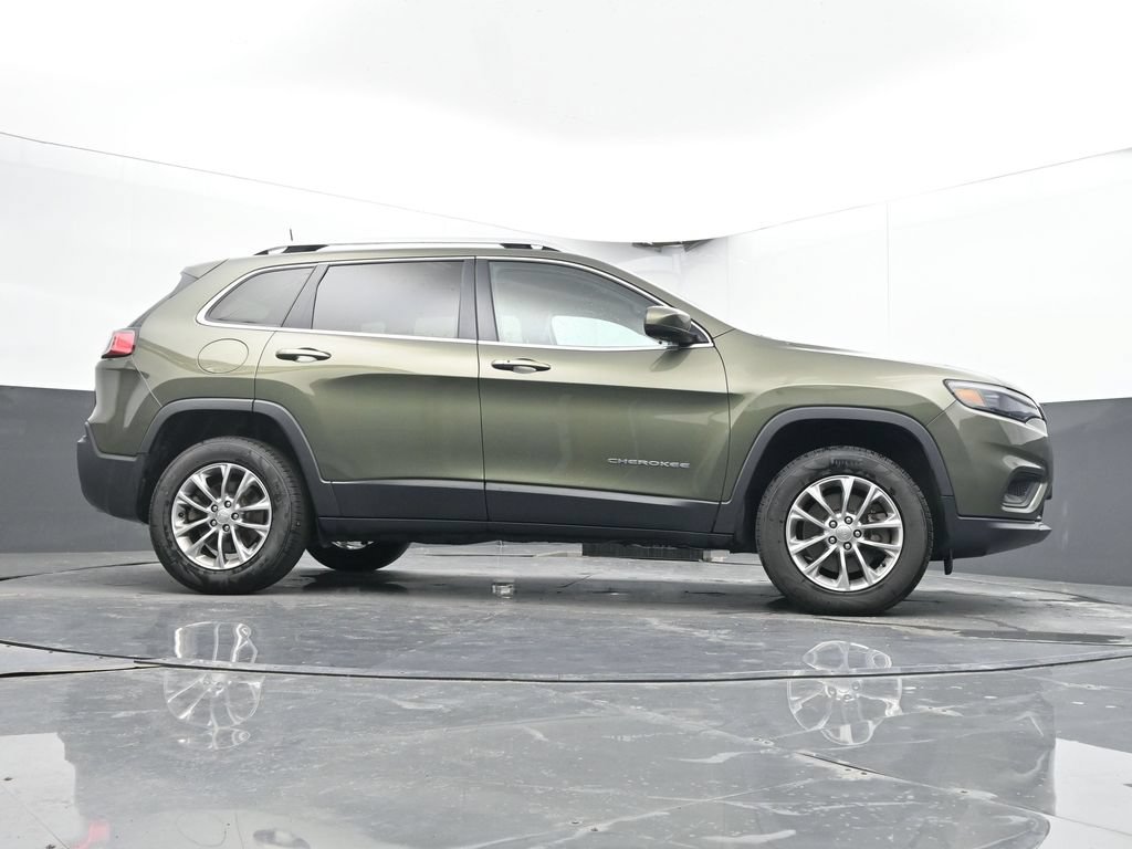 Used 2019 Jeep Cherokee Latitude Plus w/ Comfort/Convenience Group AWD/4WD image 24