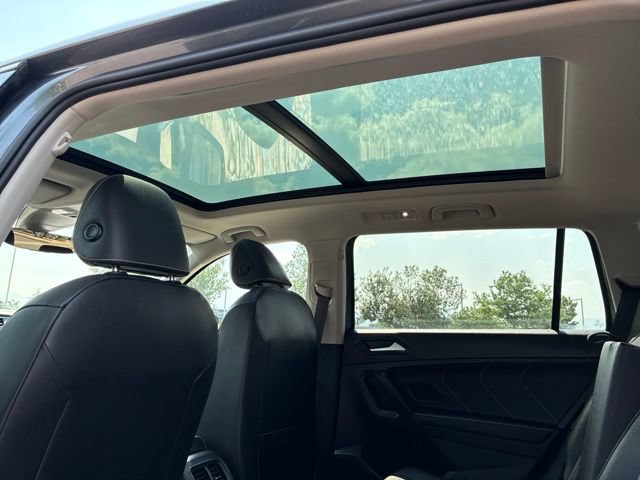 Used 2023 Volkswagen Tiguan SE w/ Panoramic Sunroof Package AWD/4WD image 19