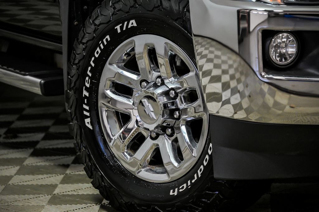 Used 2016 Chevrolet Silverado 2500 LT w/ LT Convenience Package image 3