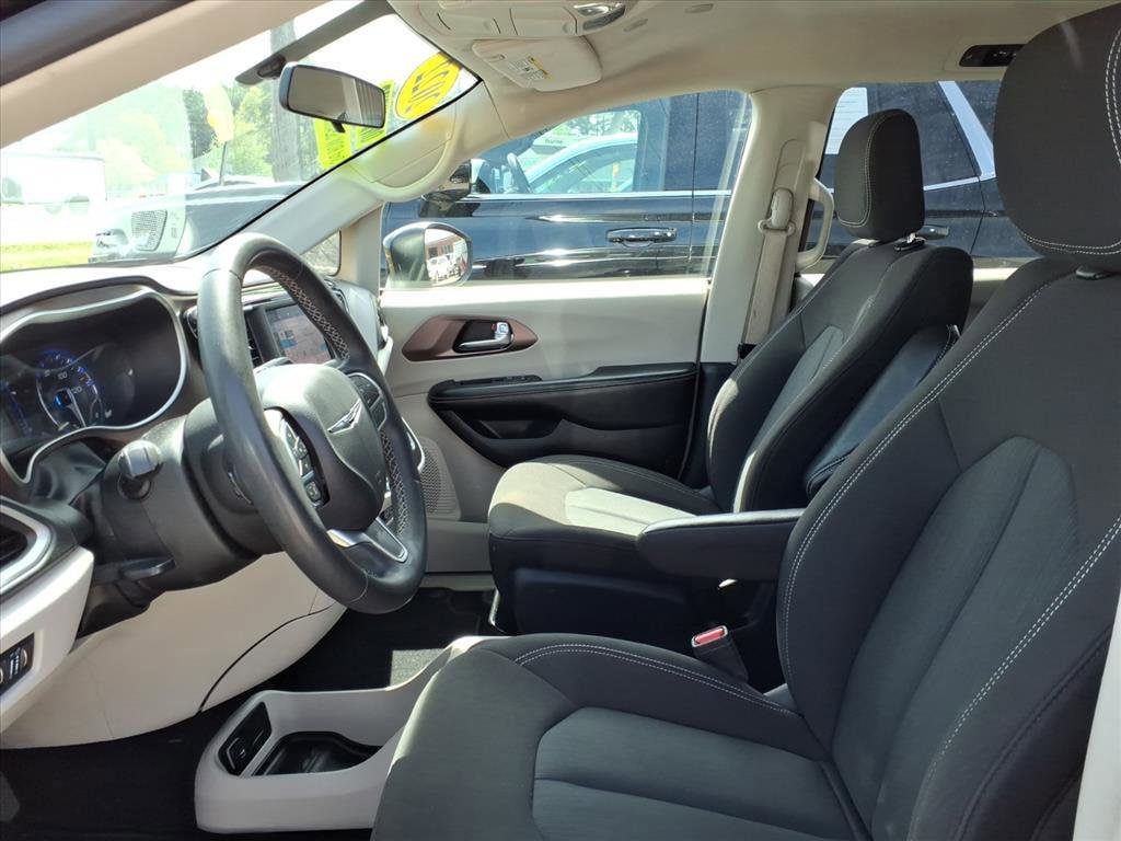 Used 2022 Chrysler Voyager LX FWD image 7