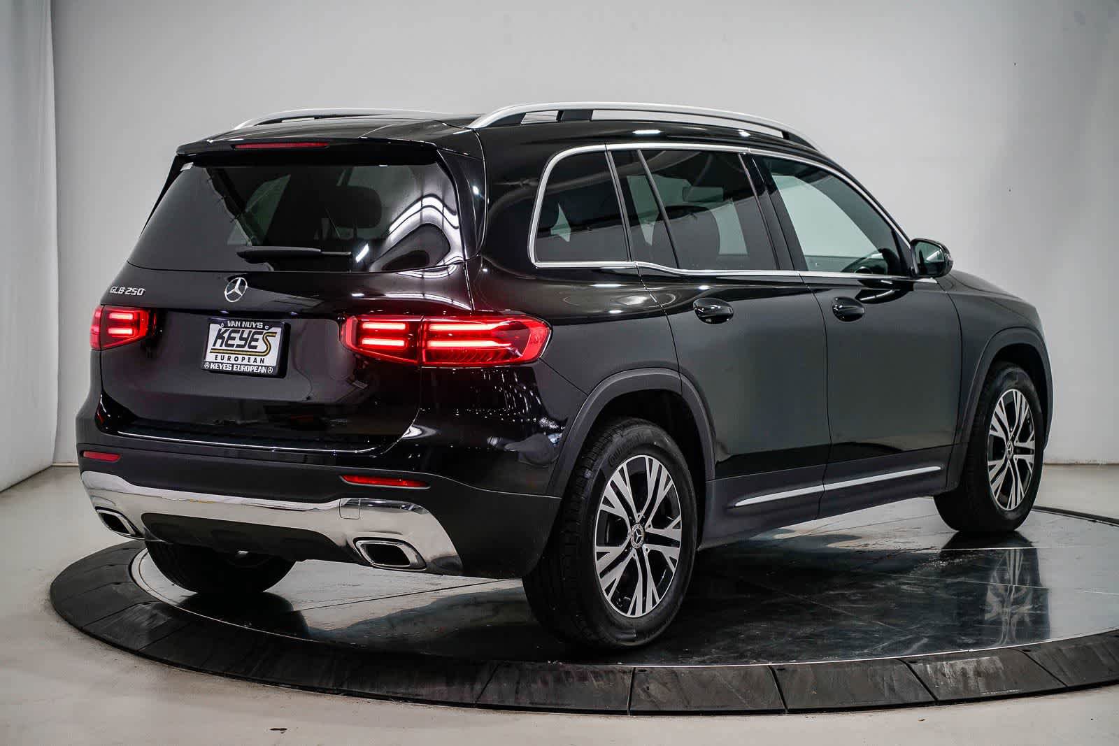 Used 2026 Mercedes-Benz GLB 250 image 4