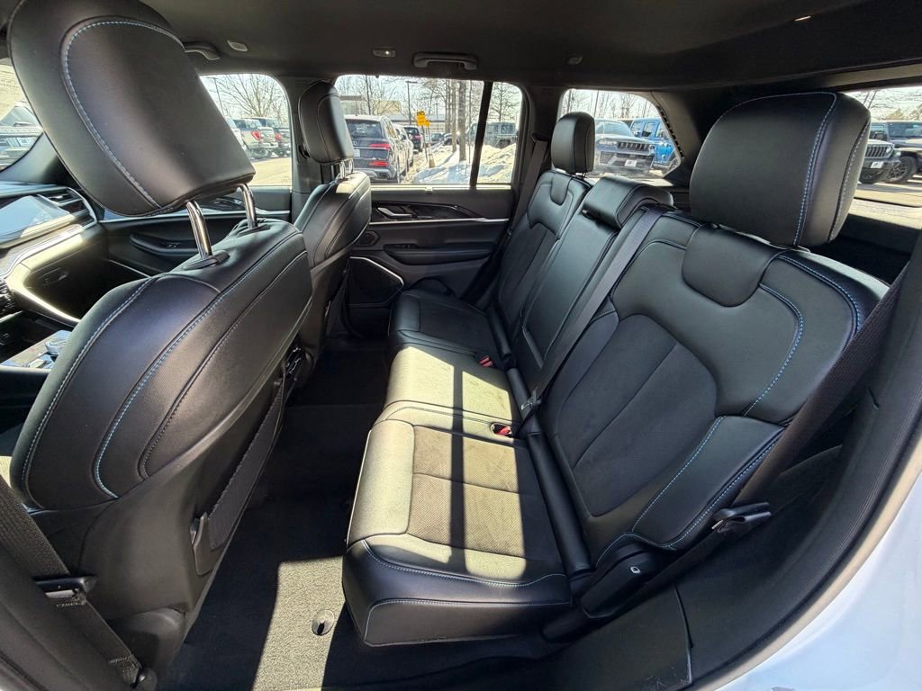 Used 2023 Jeep Grand Cherokee Trailhawk w/ Luxury Tech Group III image 17