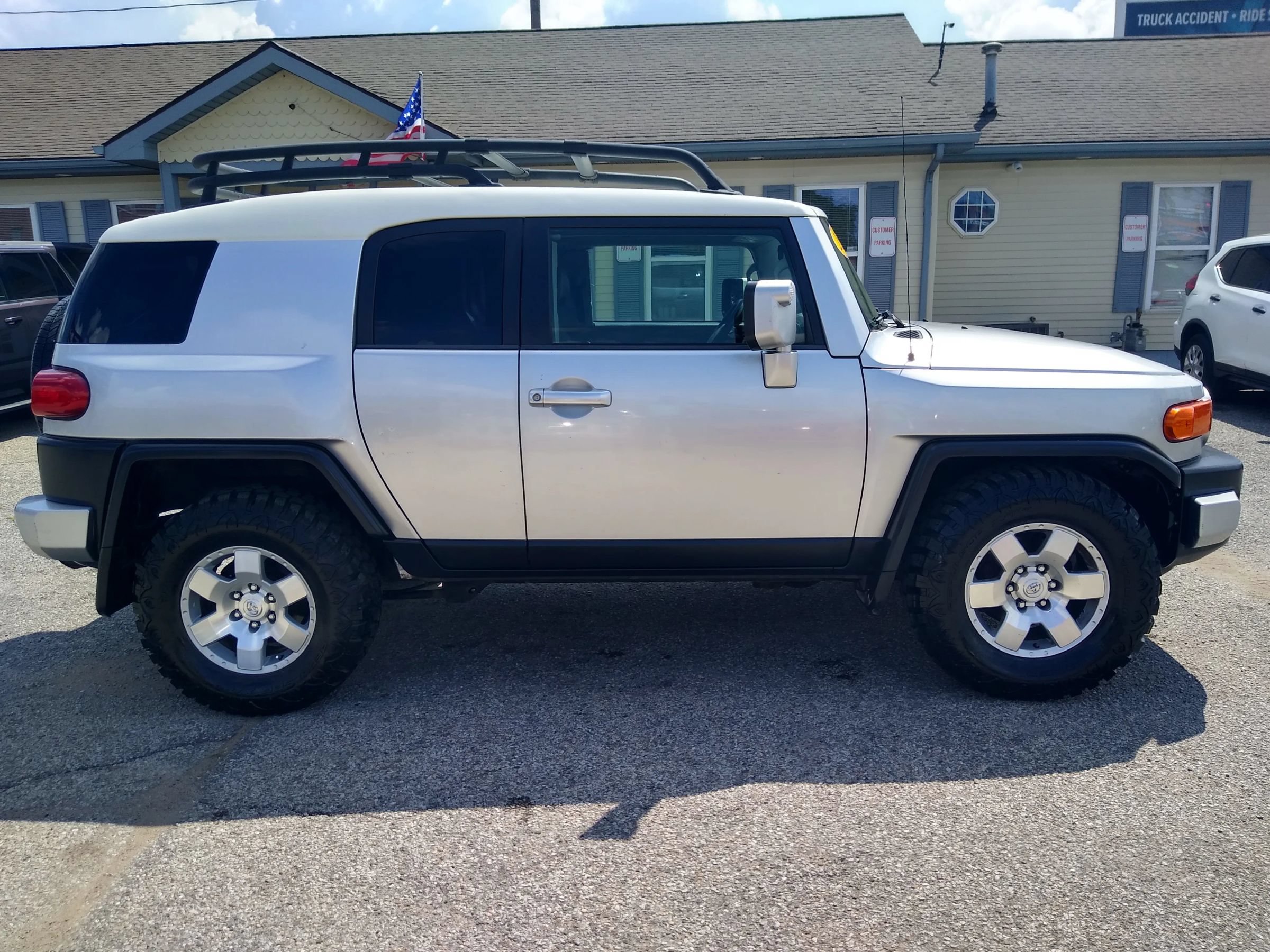Used 2008 Toyota FJ Cruiser 2WD image 8