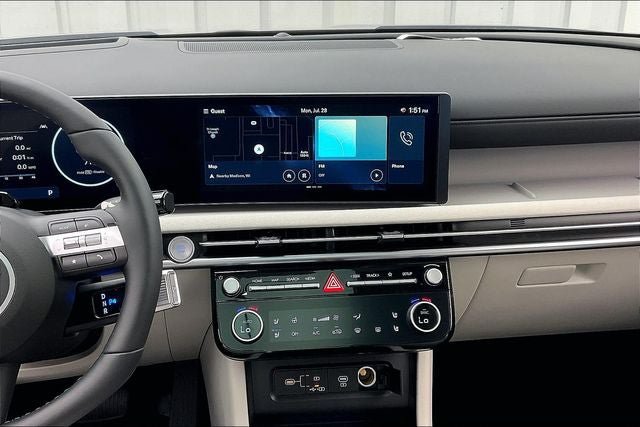 Certified 2025 Hyundai Tucson Limited AWD/4WD image 7