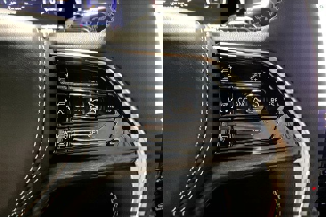 Used 2023 Jeep Grand Cherokee Overland image 19