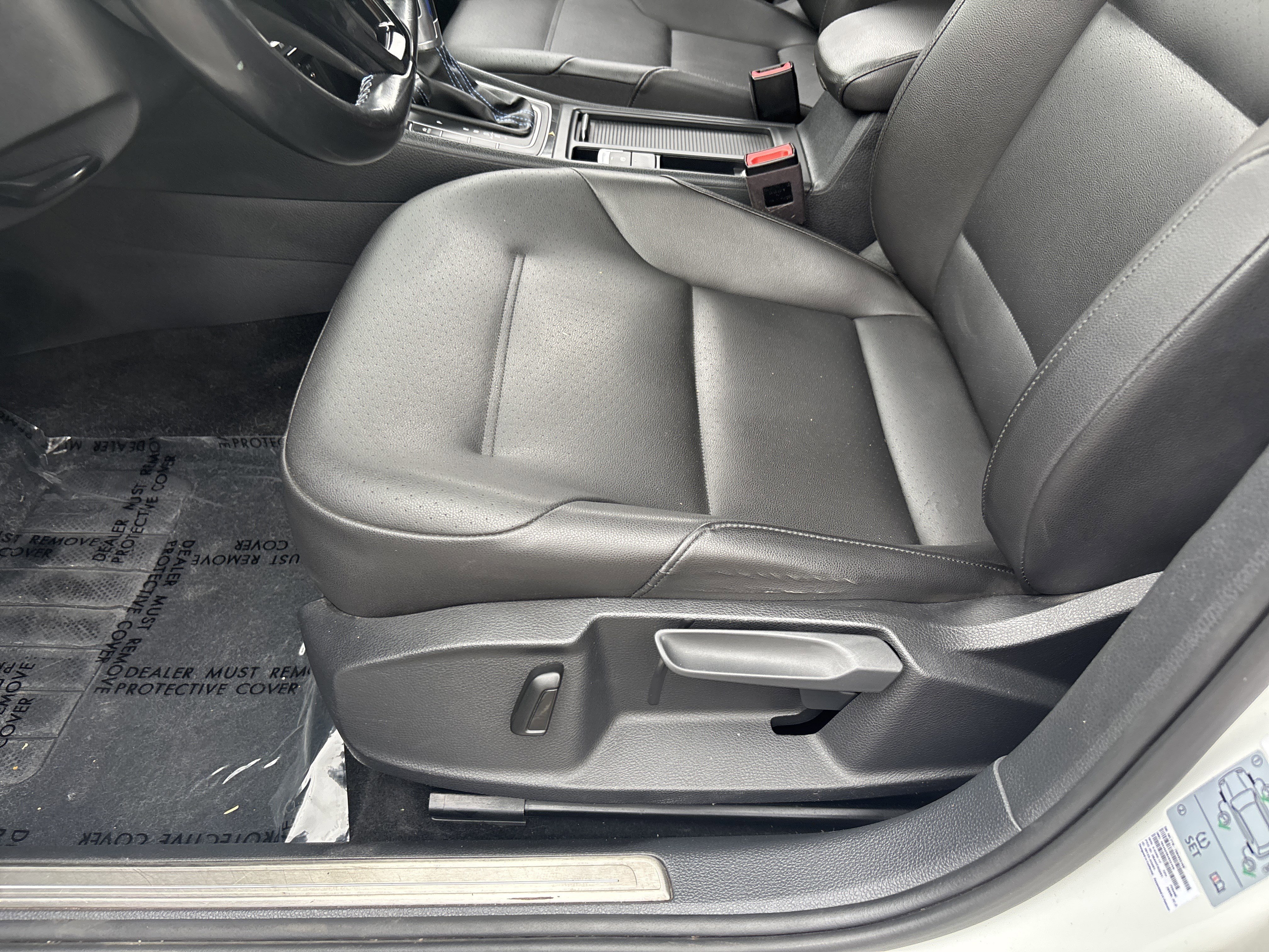 Used 2018 Volkswagen e-Golf SEL Premium image 18