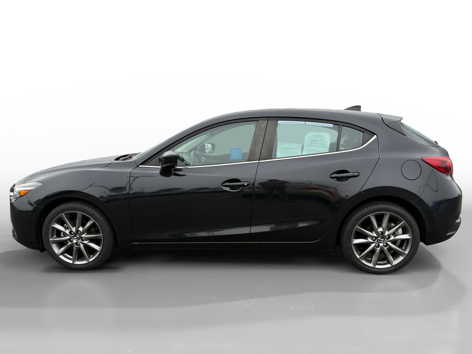 Used 2018 MAZDA MAZDA3 Grand Touring image 2