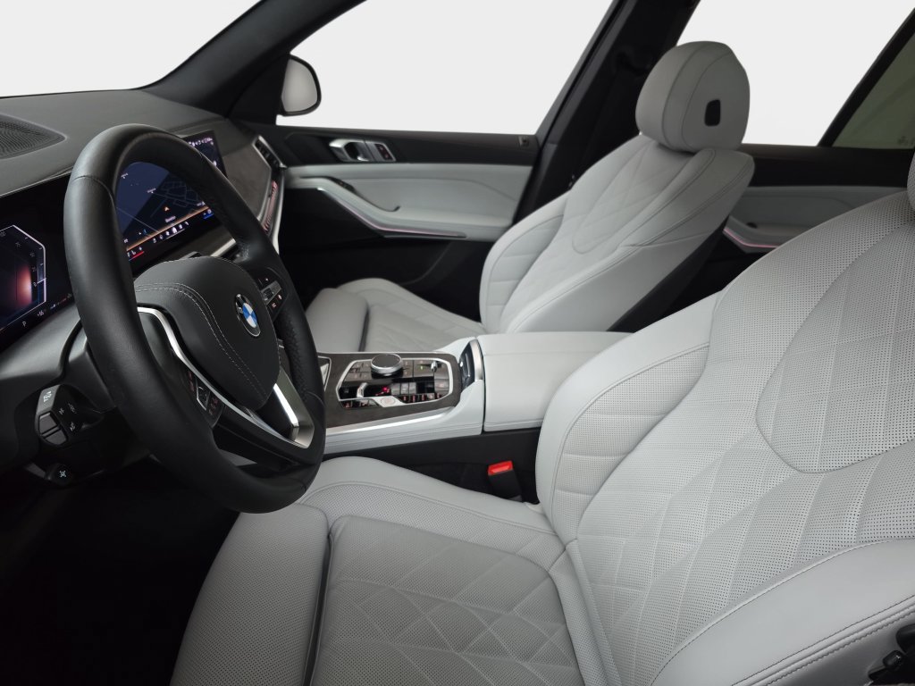 Used 2025 BMW X5 xDrive40i AWD/4WD image 18