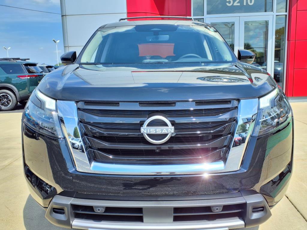New 2025 Nissan Pathfinder SL w/ SL Premium Package image 2
