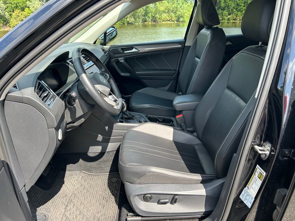 Used 2022 Volkswagen Tiguan SE w/ Panoramic Sunroof Package AWD/4WD image 14