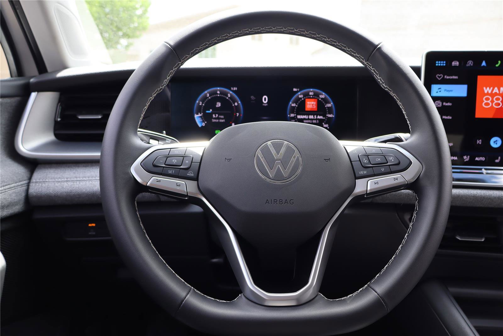 Certified 2025 Volkswagen Tiguan S w/ 18" Wheel Package image 15