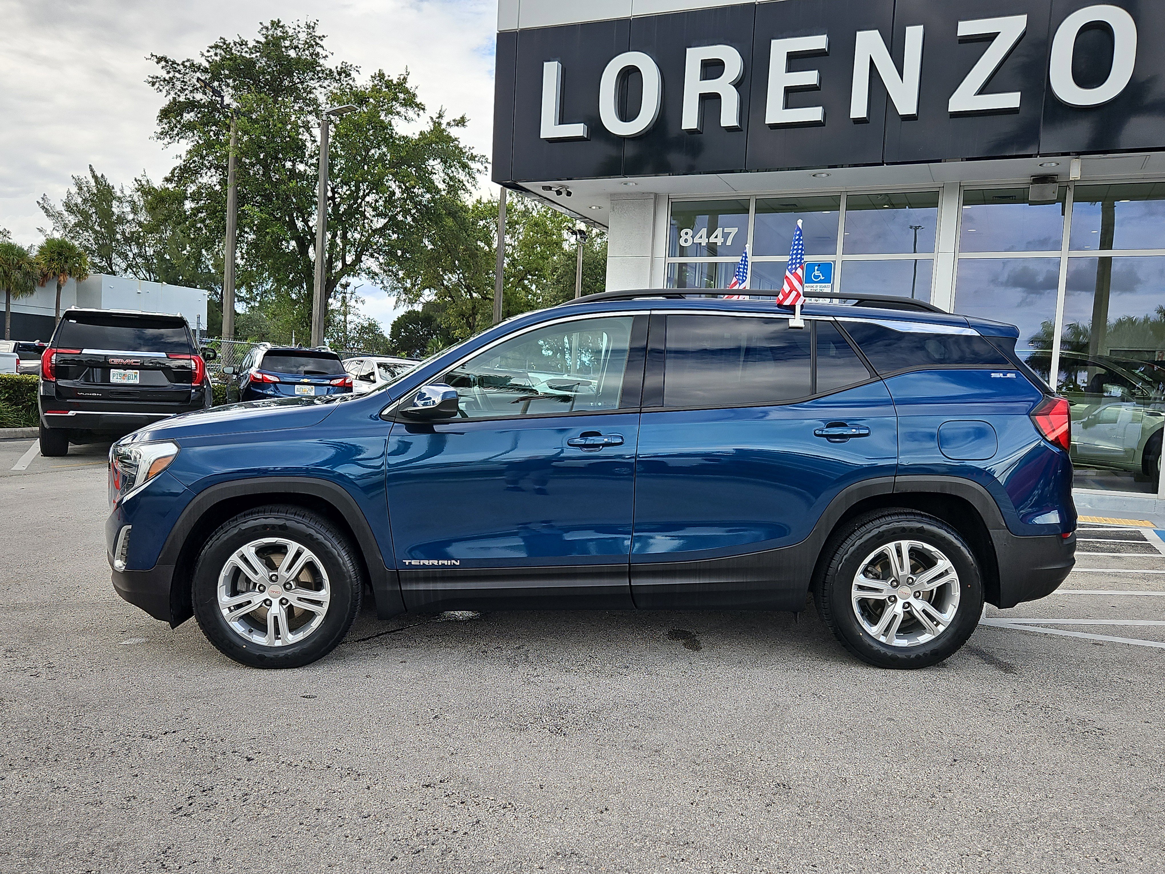 Used 2020 GMC Terrain SLE w/ Driver Convenience Package image 8