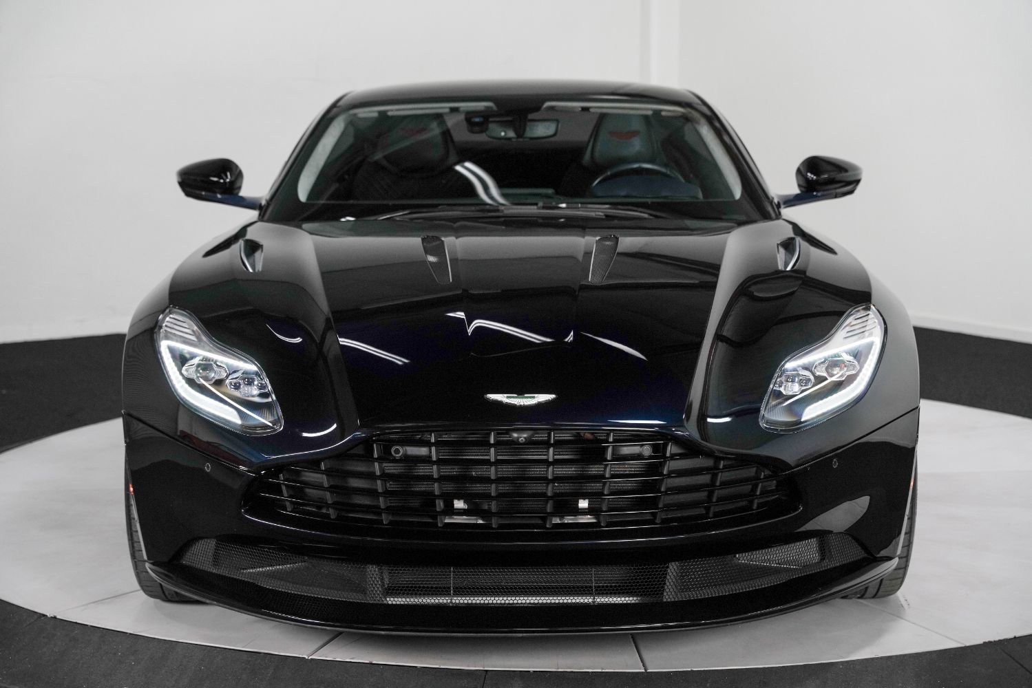 Used 2018 Aston Martin DB11 V12 image 10