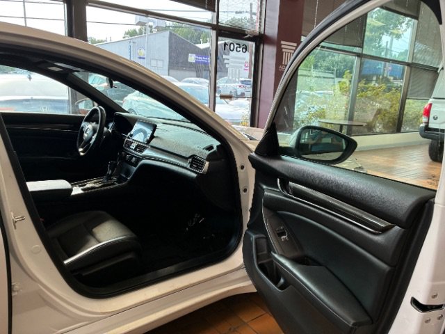 Used 2018 Honda Accord Sport image 29