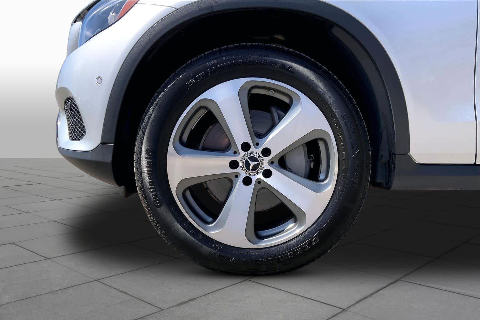 Used 2019 Mercedes-Benz GLC 300 4MATIC image 11
