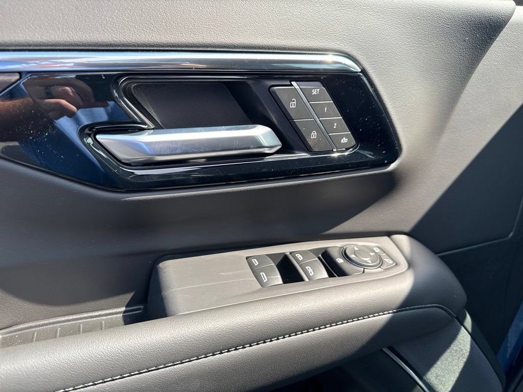 New 2026 Chevrolet Suburban LT AWD/4WD image 15