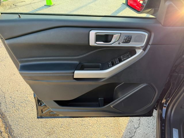 Used 2021 Ford Explorer Limited w/ Hybrid Equipment Group 310A AWD/4WD image 19