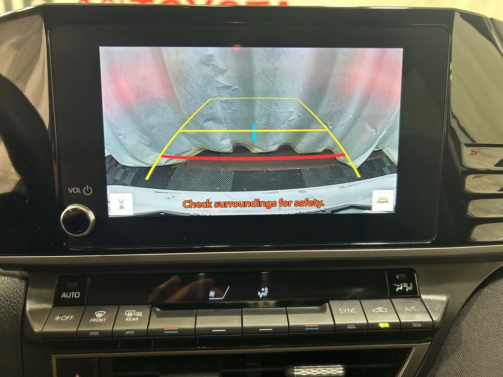 Used 2025 Toyota Camry LE image 27