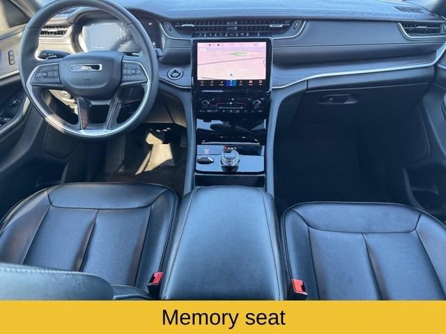 Used 2024 Jeep Grand Cherokee Limited AWD/4WD image 17