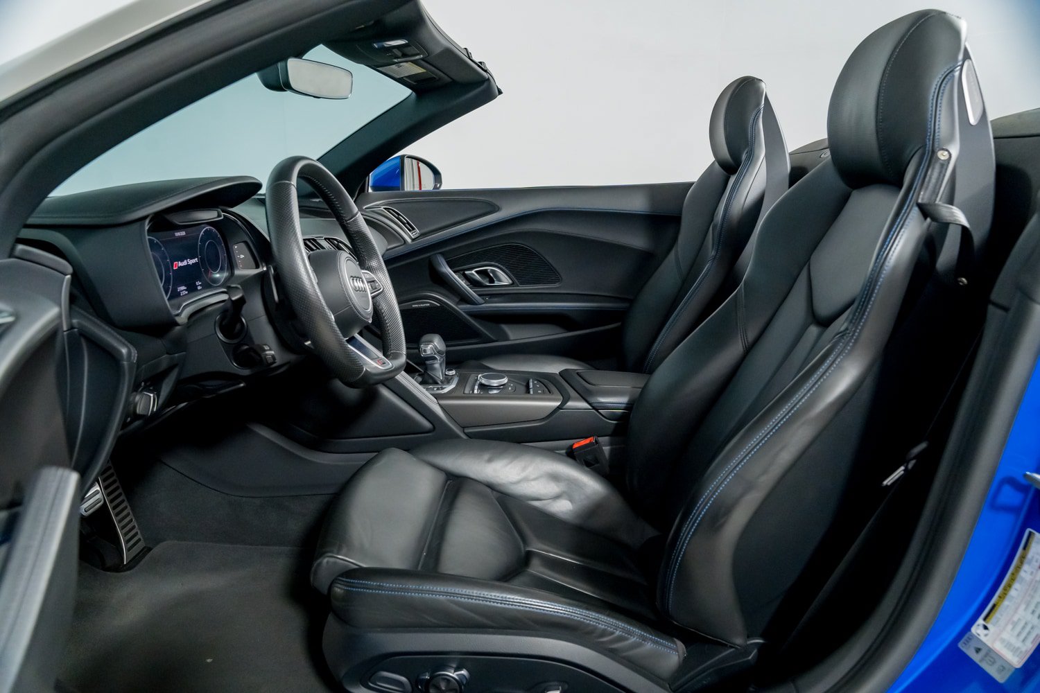 Used 2021 Audi R8 V10 w/ Premium Package RWD image 27