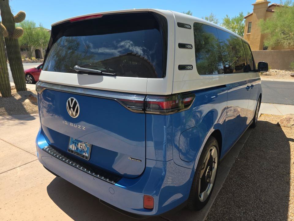 Certified 2025 Volkswagen ID. Buzz Pro S Plus AWD/4WD image 4