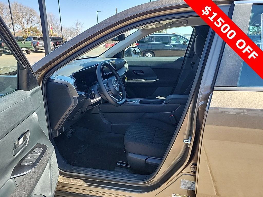 New 2025 Nissan Kicks S image 10