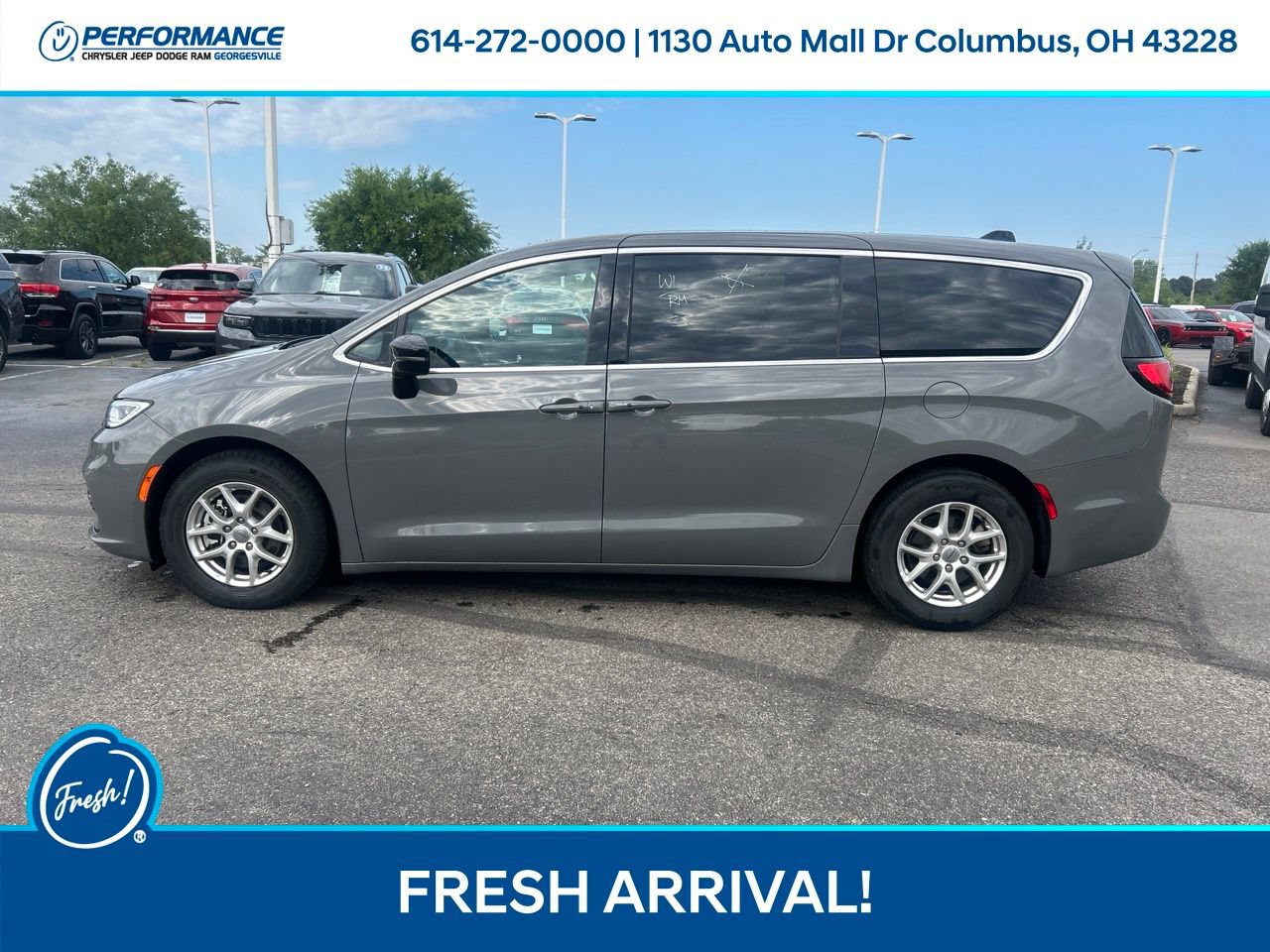 Used 2025 Chrysler Pacifica Select FWD image 7
