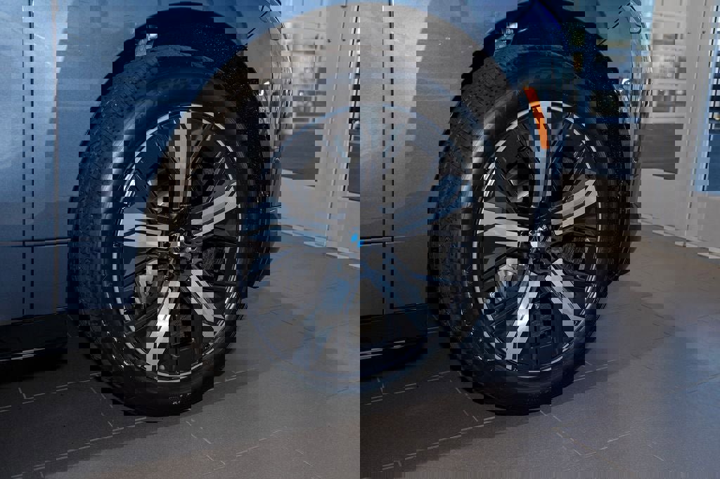 Used 2026 BMW iX xDrive45 w/ Premium Package image 6