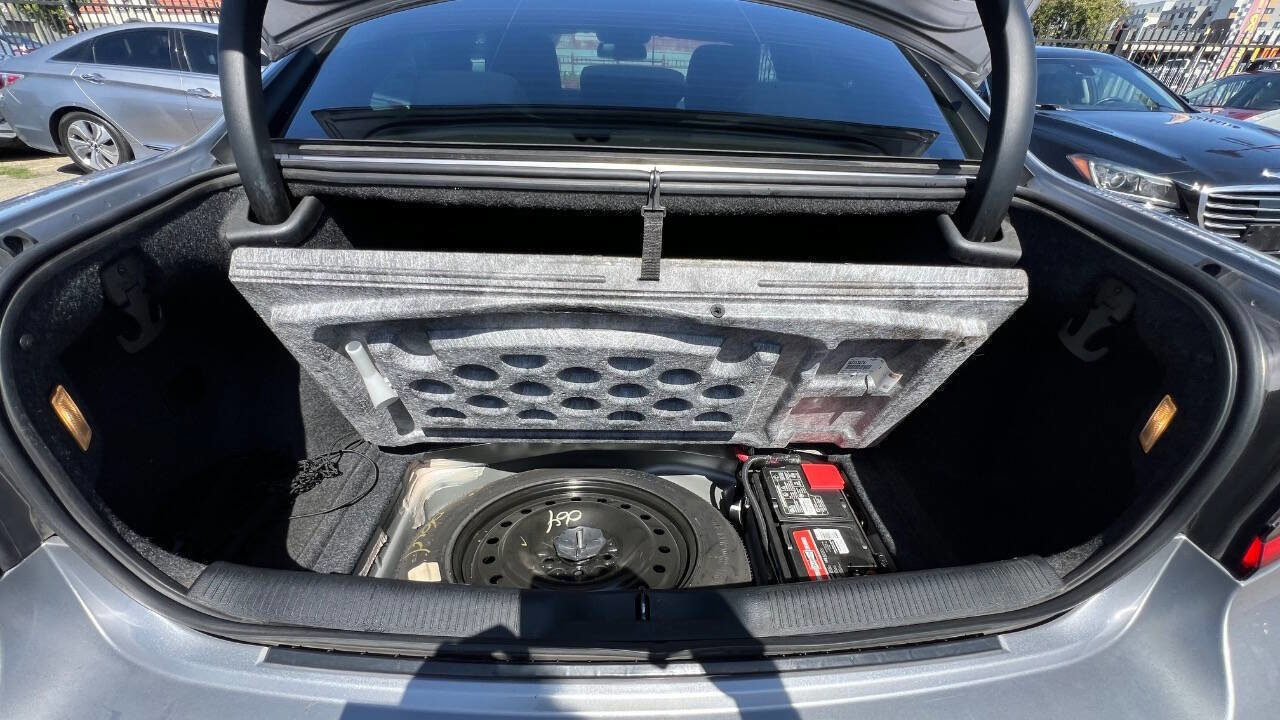 Used 2015 Dodge Charger SXT RWD image 29