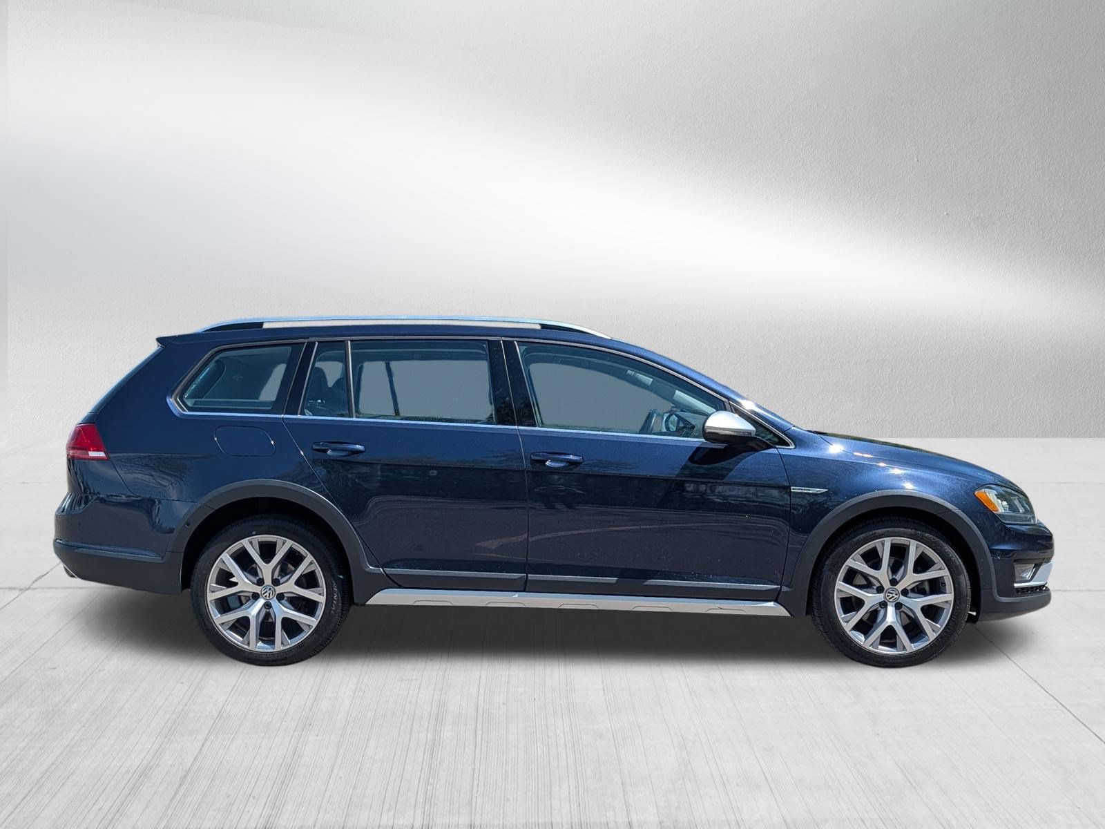 Used 2017 Volkswagen Golf Alltrack SEL AWD/4WD image 8
