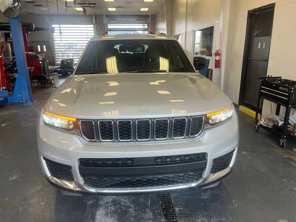 Used 2024 Jeep Grand Cherokee L Laredo AWD/4WD image 8