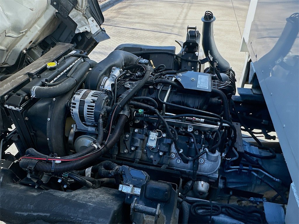 Used 2018 Isuzu NPR image 36