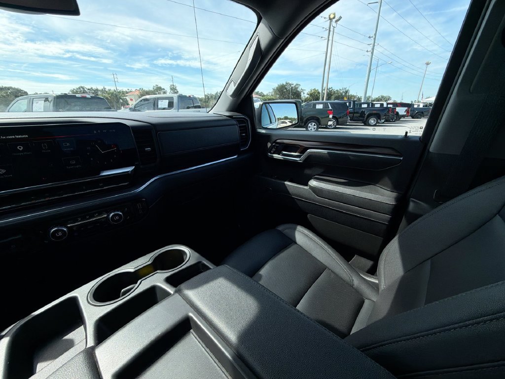Certified 2025 GMC Sierra 1500 SLT AWD/4WD image 12