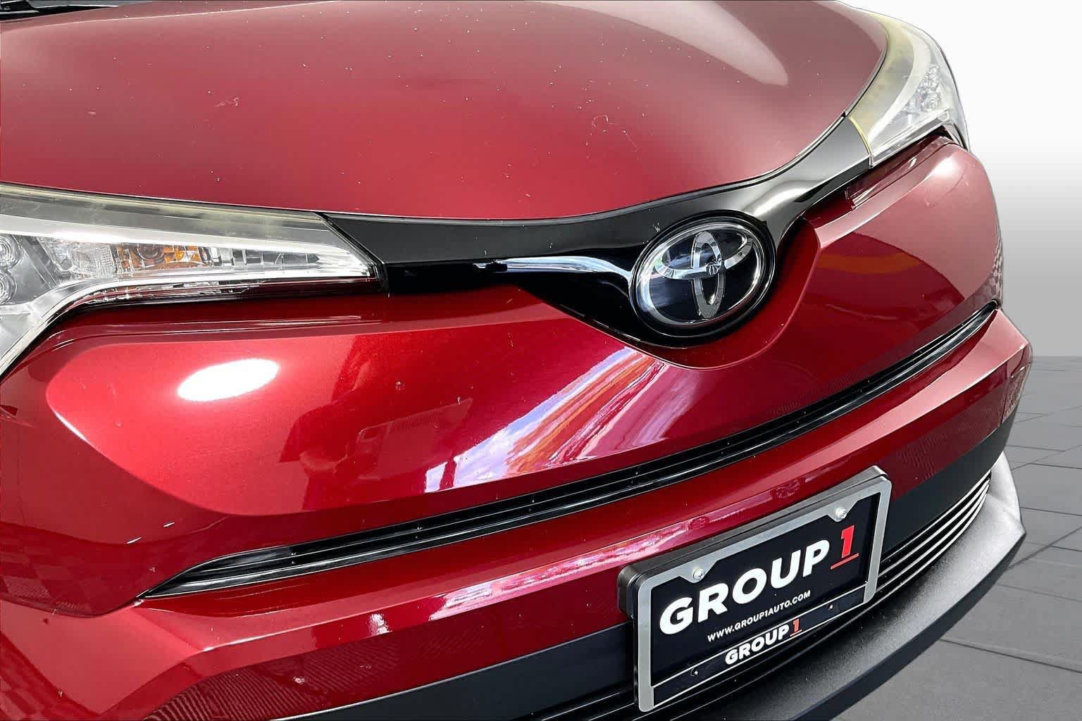 Used 2018 Toyota C-HR XLE FWD image 28